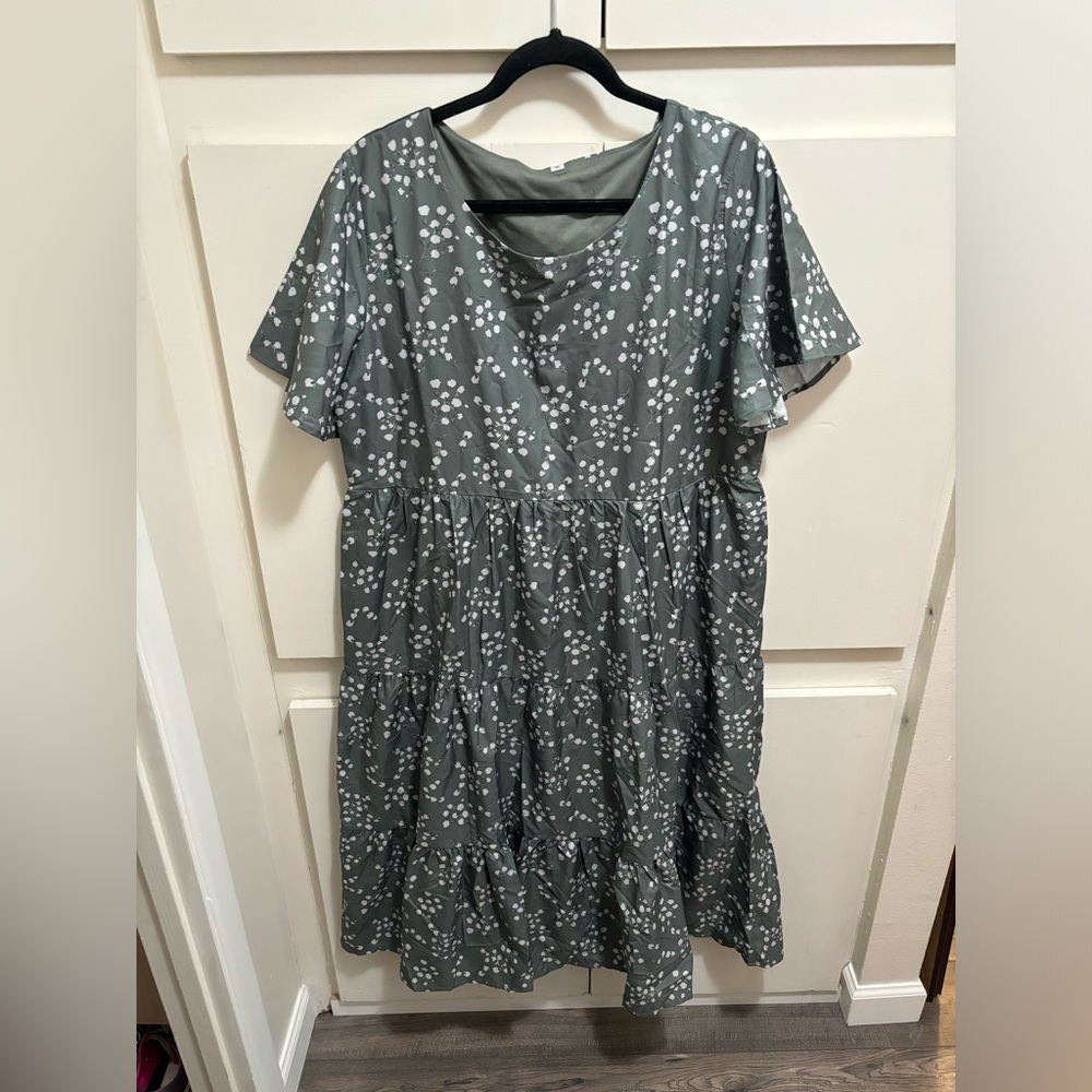 XL LADIES PETALLUSH MIDI DRESS  ** never worn **